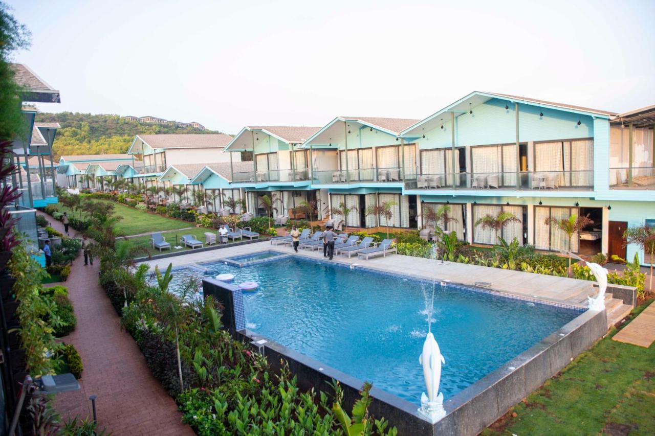 Tan-N-Sand Morjim Exterior photo