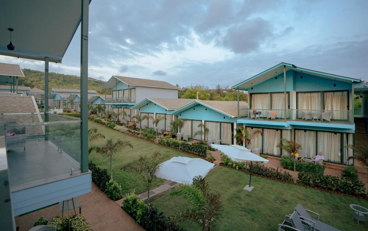 Tan-N-Sand Morjim Exterior photo